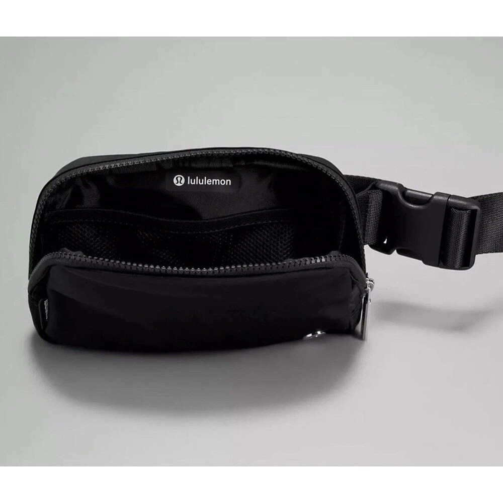 Original Lululemon Everywhere Belt Crossbody Bag 1L Black for Women Men NWT - Picture 3 of 4